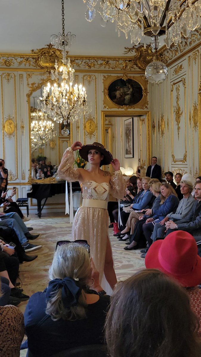 AmbCanFrance's tweet photo. Place à la mode ! En marge de la #ParisFashionWeek, on a le plaisir d’accueillir plusieurs stylistes #autochtones du Canada, dont les créations conjuguent savoir-faire traditionnel et courants actuels. #IIFW #PFW https://t.co/45J1peaCZs