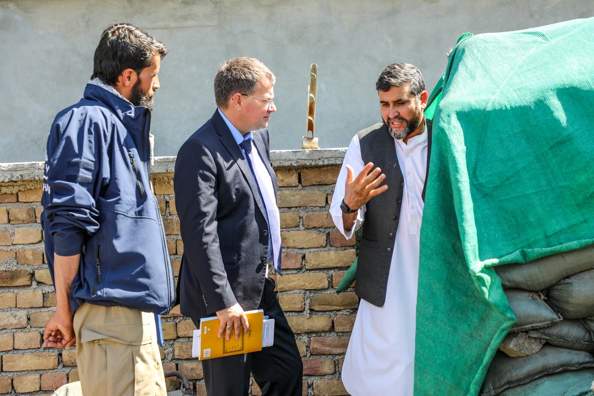 HALO Afghanistan was delighted to welcome Rolf Dieter Reinhard, the German Chargé d’Affaires for Afghanistan to visit our programme. <a href="/GermanyDiplo/">GermanForeignOffice</a> 🇩🇪 is a major supporter of HALO’s work in Afghanistan, securing a safer future for local families.