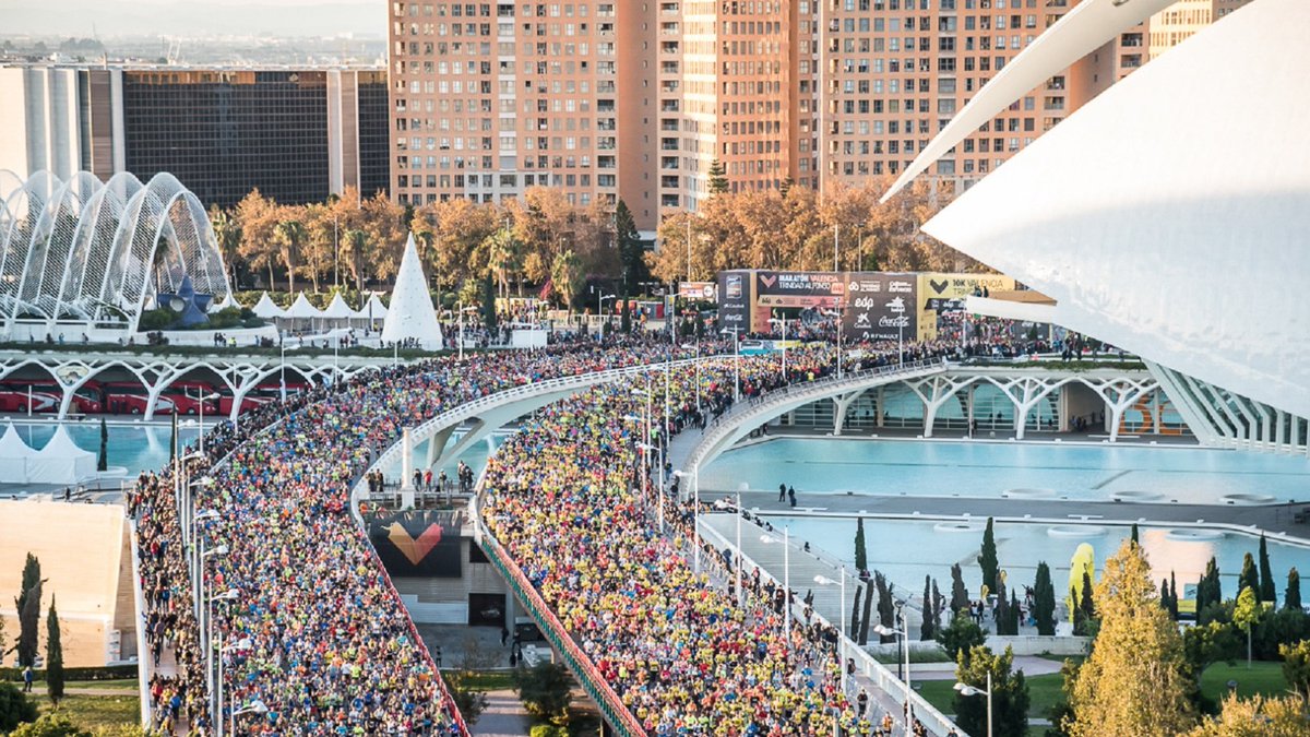 AjuntamentVLC's tweet image. 👟 Aprovem la renovació del conveni de col·laboració amb @CorrecaminosVLC i @FTA_CV per a la celebració de la @MedioMaratonVLC i la @maratonvalencia, fins a l'any 2028.

➕ Es contempla una possible pròrroga de quatre anys més.

#42KValència #21KValència
🔗i.mtr.cool/szdeuvblvn