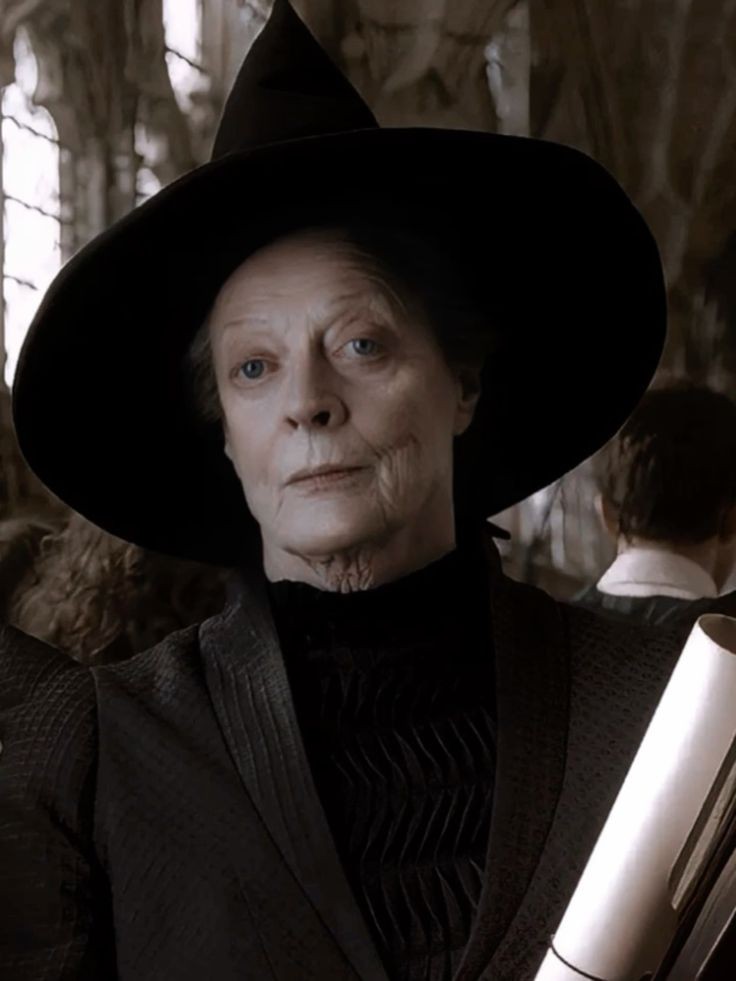 Harry Potter serisinin Minerva McGonagall'ı Maggie Smith, 89 yaşında hayata gözlerini yumdu. Asalarımız senin için havada Profesör McGonagall.