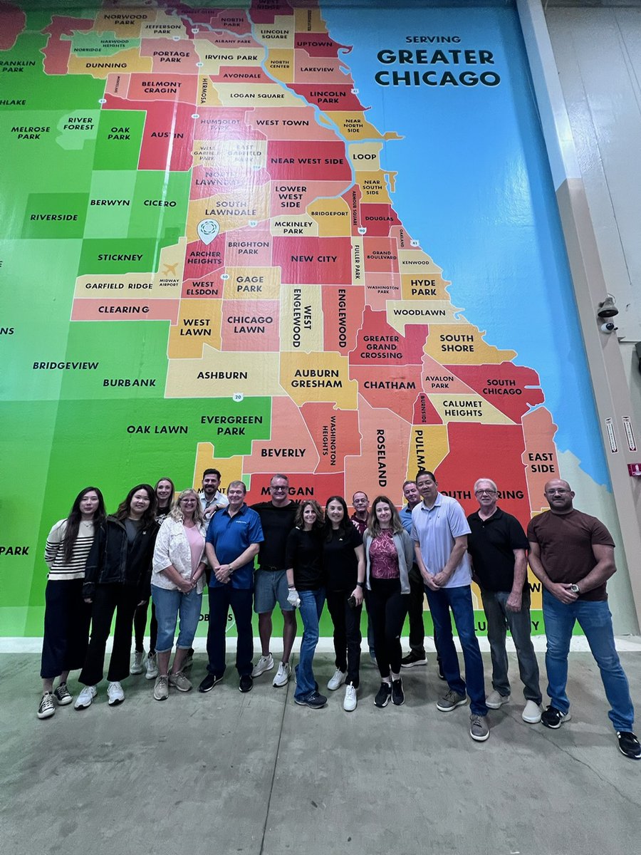 Our China Telecom Americas Sales team had an amazing time in Chicago! From learning pickleball to volunteering at the Greater Chicago Food Depository, we built stronger bonds and gave back to the community, all under the glow of a supermoon.