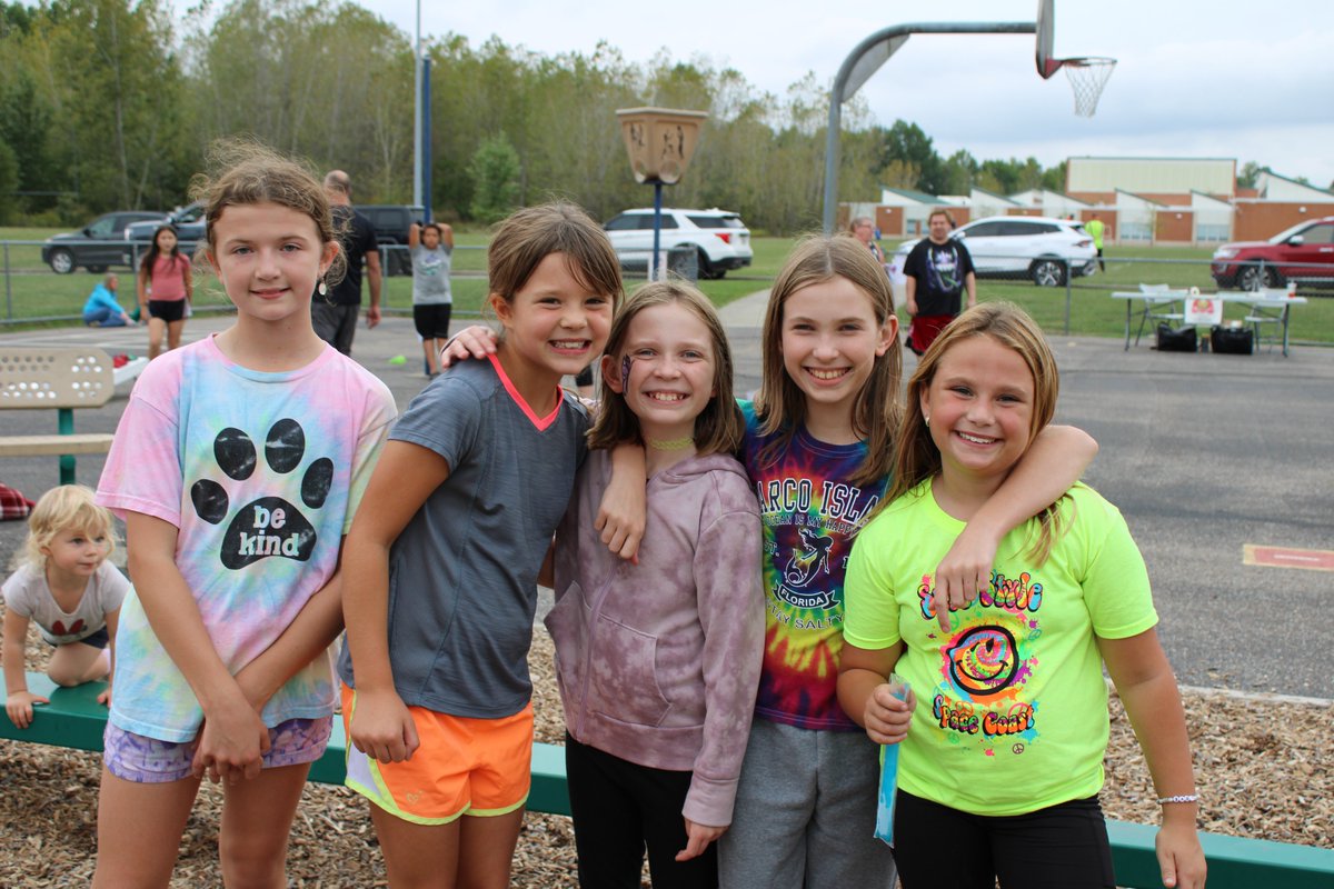 MidviewWest's tweet photo. Thank you to all of our students and families who joined us for our Fourth Grade Picnic on the Playground event! 🛝 https://t.co/h4BFApVypE