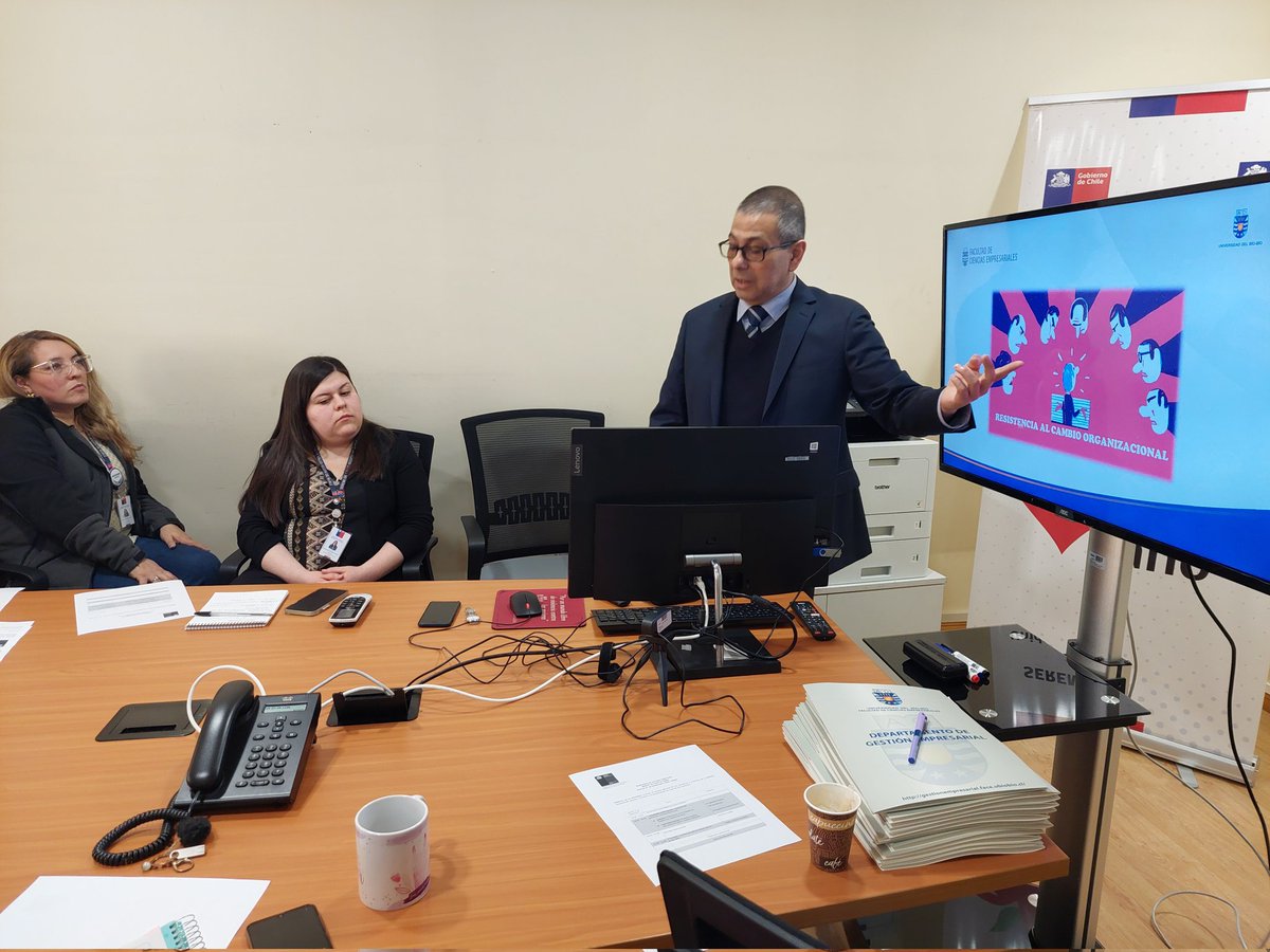 Deptogestion's tweet photo. En desarrollo Taller de Liderazgo dirigido a funcionarios del SEREMI de Salud de Ñuble a cargo del académico Mauricio Salazar Botello del @Deptogestion @faceubb @ubbchile https://t.co/XdYX2mCcDu