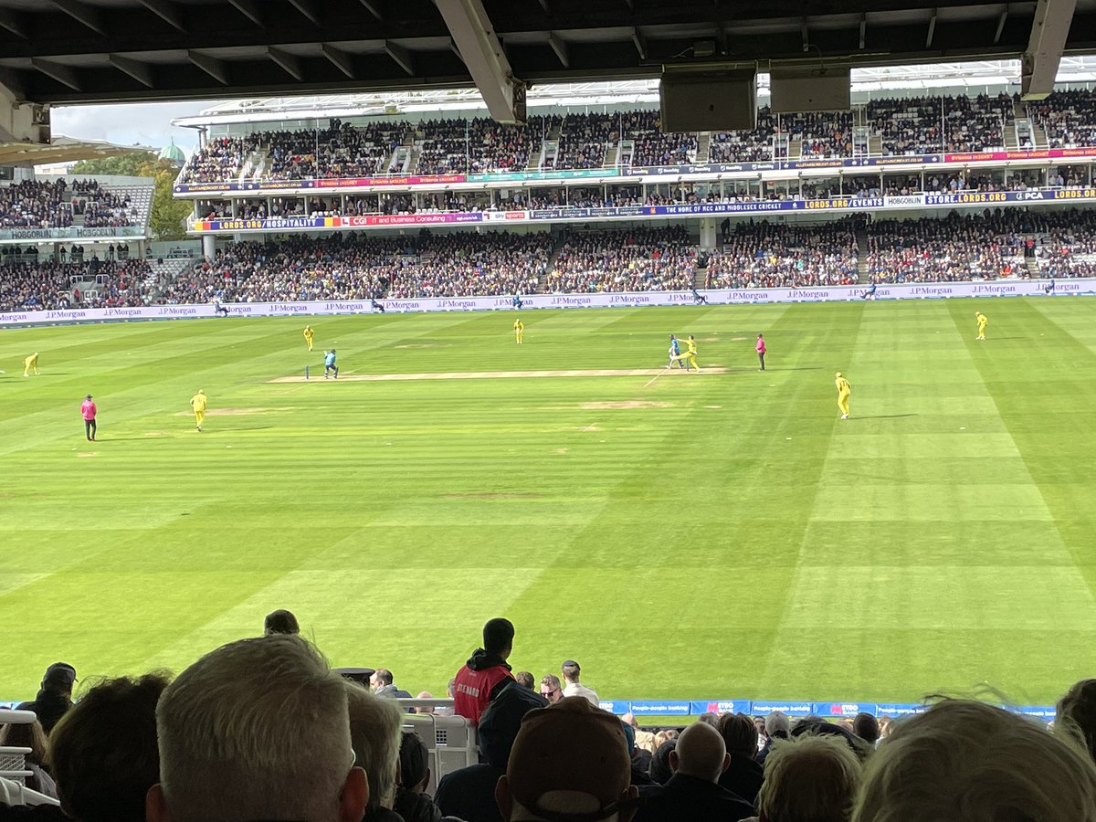 At least the rain has stopped at Lords. Come on England #ENGvAUS