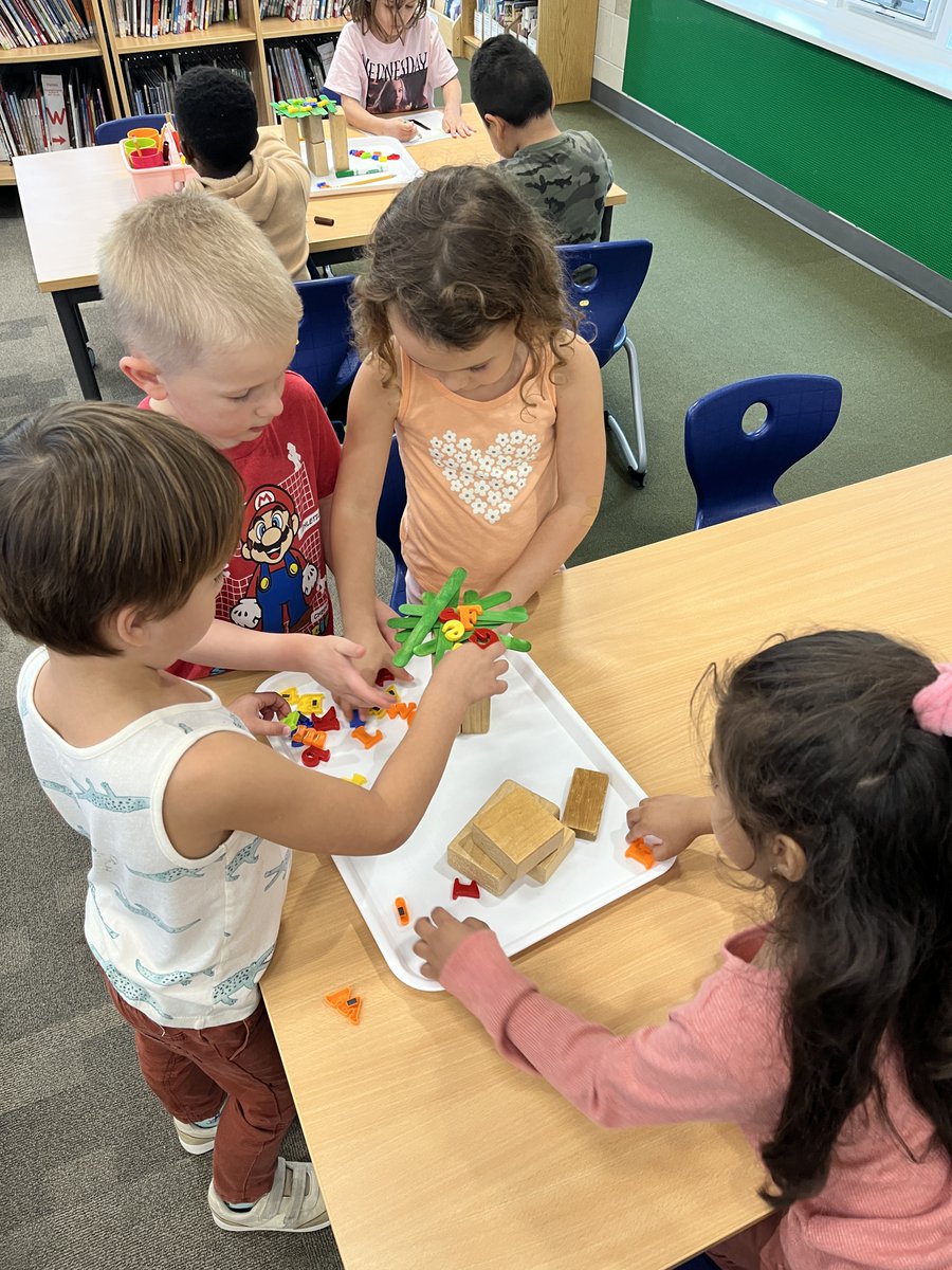 MeyerLib_SD735's tweet image. Chicka Chicka Boom Boom! K students took inspiration from the classic story and built their own letter trees, then drew them and counted how many letters they were able to fit on top! 🌴🔤