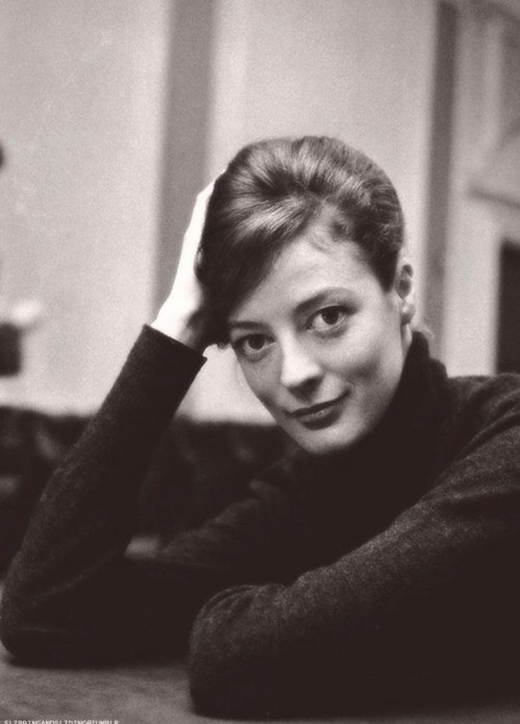 “women like us fall into two categories: dragons and fools.

you must make sure they think of you as a dragon”

rip Maggie Smith💔 (1934-2024)