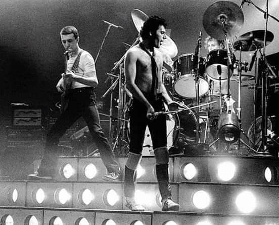 Farrokh_Mercury's tweet photo. #QueenFriday👑🎉
📸 Liverpool , December 1979 🇬🇧 - #Liverpool
©️ Queen Productions Ltd https://t.co/0XlWN50ROa