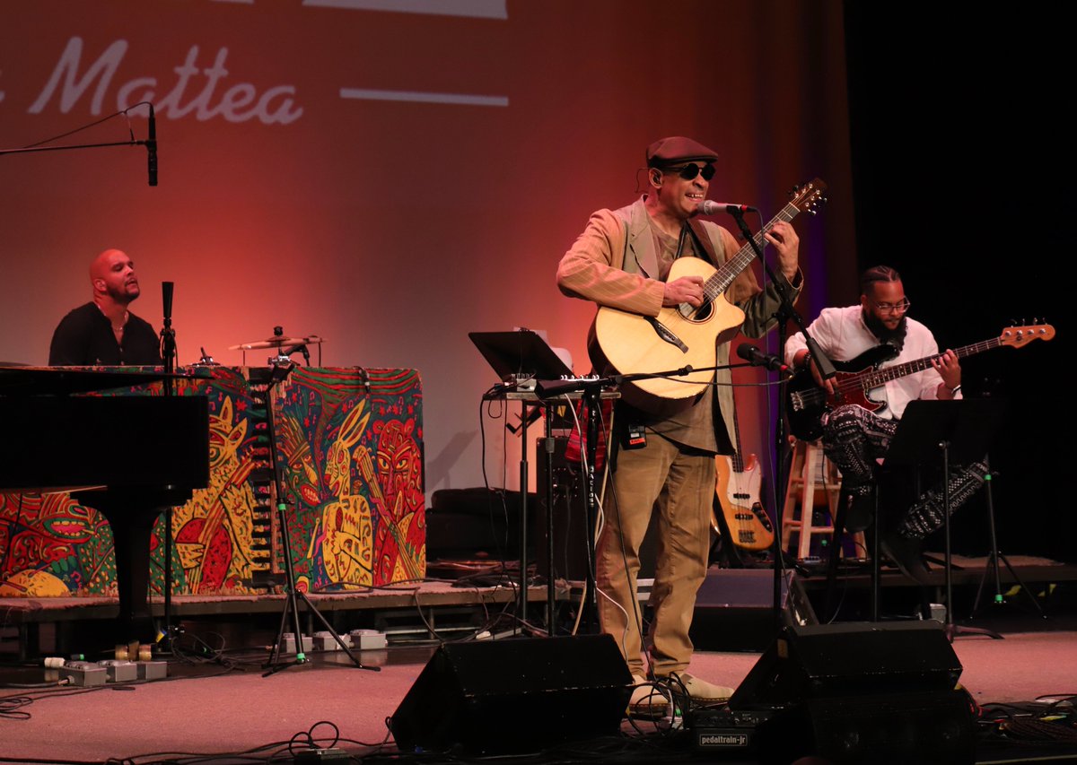 Happy Friday! Tune in to your local affiliate station starting today to hear this week's premiere broadcast of Mountain Stage!

Host Kathy Mattea welcomes Paul Thorn , Raul Midón, Eden Brent, Wood Box Heroes, and Jett Holden to the stage.  bit.ly/4gICJ1i