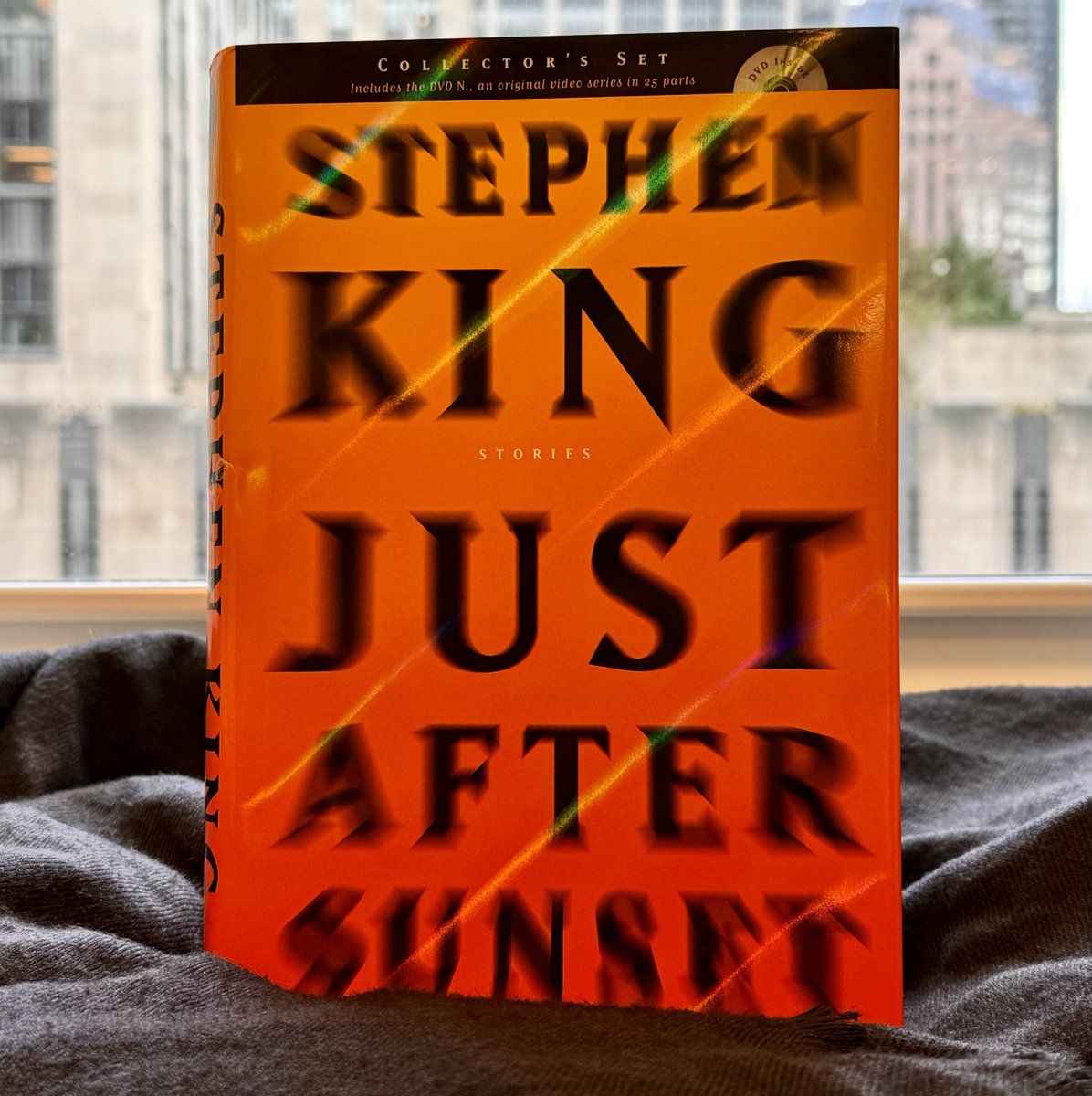 📢 Exciting news, <a href="/StephenKing/">Stephen King</a> fans! We're hosting another sweepstakes! 
Enter now by leaving a comment about the book, for a chance to win a signed first edition Collector’s Set including DVD of #JustAfterSunset. 

@Skdotcom_news No purch nec. US res only 18+: STARTS