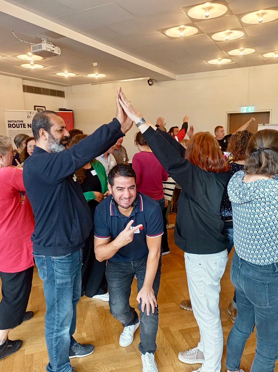 ofaj_dfjw's tweet photo. Austausch als Angebot für〰️alle 〰️jungen Menschen hat eine enorme gesellschaftliche Bedeutung! Deswegen tauschen wir uns beim Netzwerktreffen der #RouteNN mit rund 50 Teilnehmenden aus @hautsdefrance & @landnrw zu Inklusion und Teilhabe, Nachhaltigkeit und Erinnerungsarbeit aus https://t.co/T0CnAhERBj