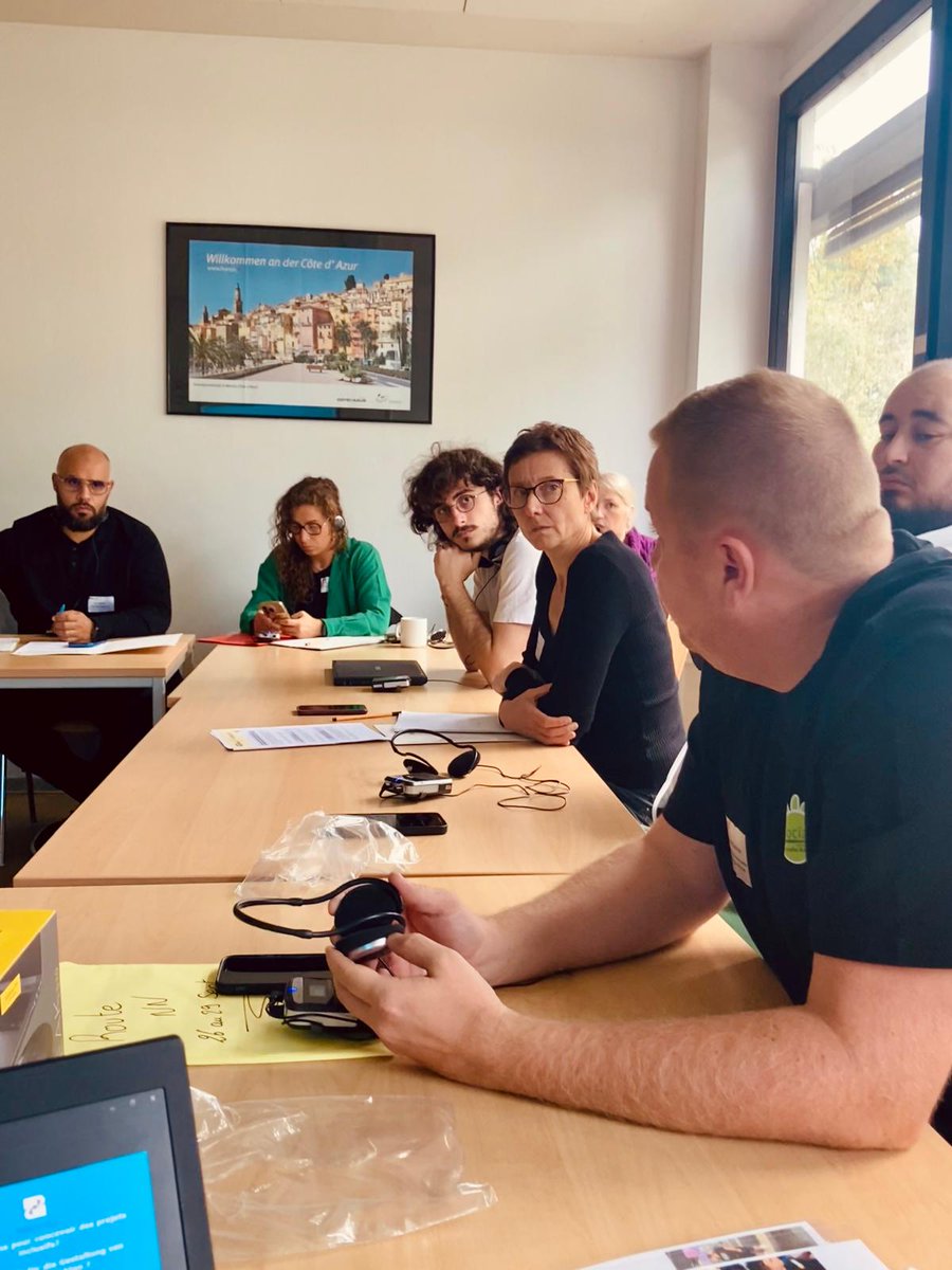 ofaj_dfjw's tweet photo. Austausch als Angebot für〰️alle 〰️jungen Menschen hat eine enorme gesellschaftliche Bedeutung! Deswegen tauschen wir uns beim Netzwerktreffen der #RouteNN mit rund 50 Teilnehmenden aus @hautsdefrance & @landnrw zu Inklusion und Teilhabe, Nachhaltigkeit und Erinnerungsarbeit aus https://t.co/T0CnAhERBj