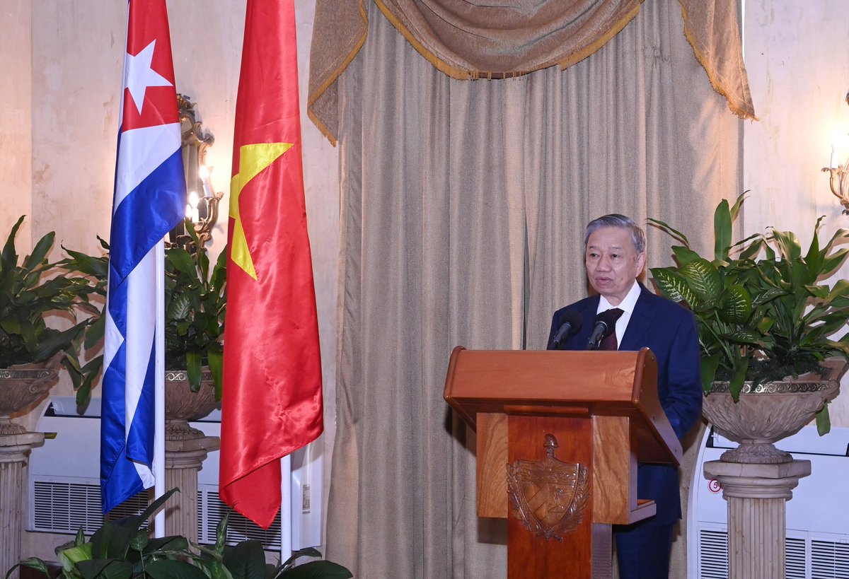 <a href="/UJCdeCuba/">UJC de Cuba</a> <a href="/MeyvisEstevezE/">Meyvis Estevez Echevarría</a> <a href="/DiazCanelB/">Miguel Díaz-Canel Bermúdez</a> El Presidente To Lam destacó los entrañables lazos que existen entre ambos países: "En la historia del mundo, rara vez existe una relación tan especial como las de los pueblos, partidos, y gobiernos cubanos y vietnamitas".
Nuestra posición de apoyar a #Cuba es invariable.
