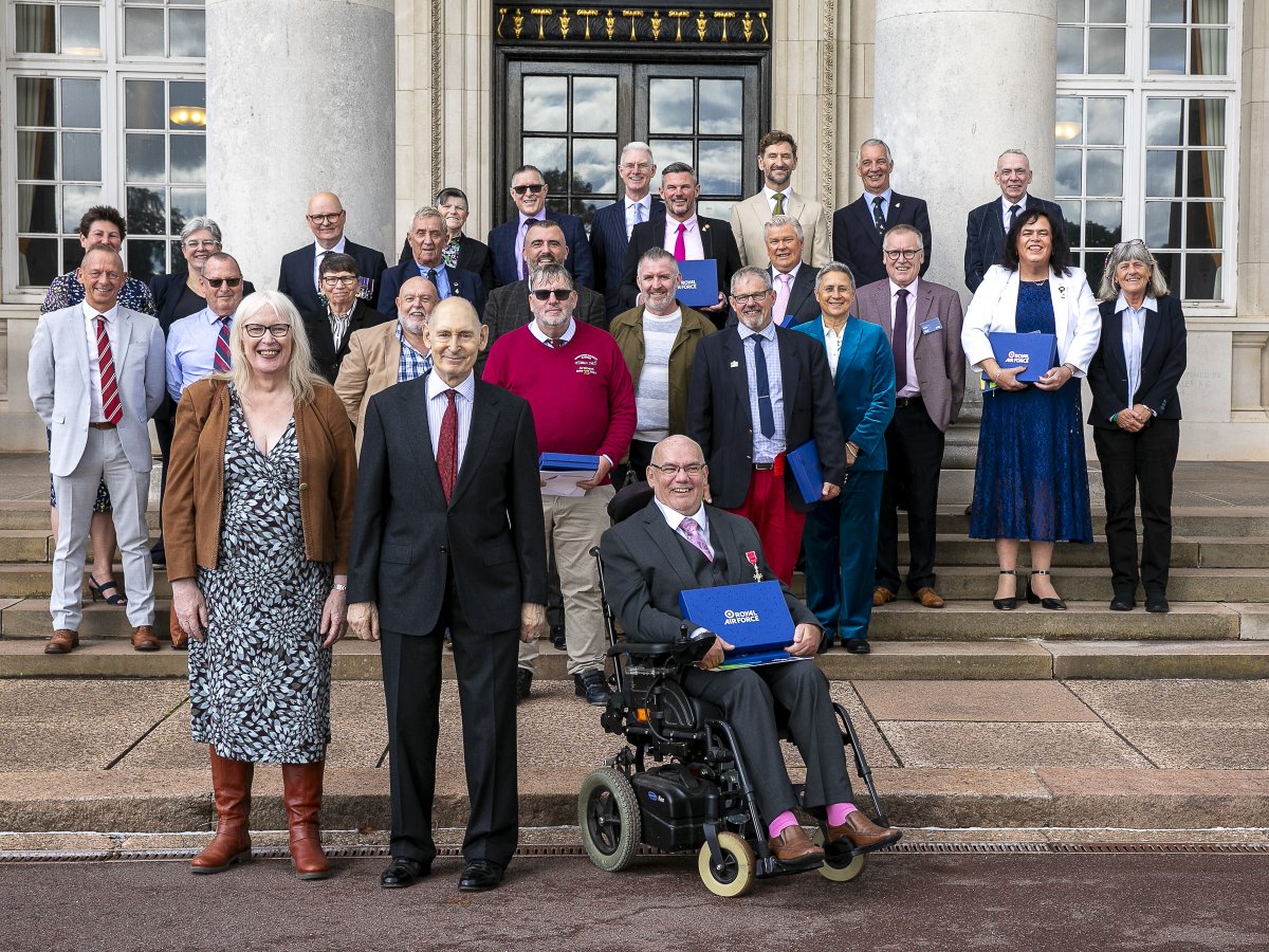 Yesterday, the RAF held a LGBT Restorative Action Ceremony to honour &amp; recognise LGBT veterans affected by the historic ban of LGBT people in the UK armed forces.

Veterans were recognised for their service &amp; received an apology for past injustices.  

🔗 raf.mod.uk/news/articles/…