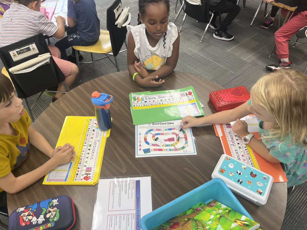 These first grade students are learning SEL skills on how to be a good friend. This game integrates math, engineering, language arts, and SEL standards. These students are thoughtful communicators and highly engage learners! <a href="/KetteringLearns/">Dan Von Handorf</a> <a href="/KetteringSchls/">KetteringSchools</a>