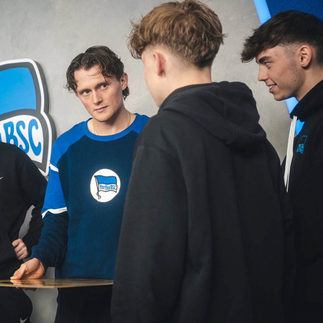 REESE WAR BEI UNS!🎮🤩

Wir haben Packs mit Fabi gezogen - Video folgt!🍿🎥

Welchen krassen Spieler hat Reese gezogen?🤔 Kommentiere!💬

📸 toni.urban

#herthabsc #HaHoHe #berlin #hertha #BSCeSport #fut #ultimateteam #eafc