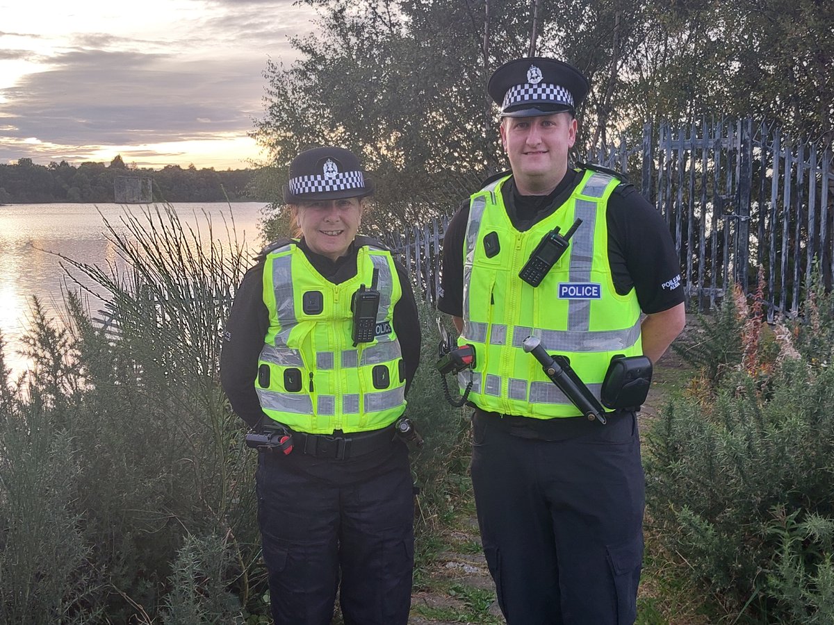 PSOSRenfInver's tweet image. Sgt Marshall from the Renfrewshire Local Problem Solving Team was joined by Special Constable Livingston. They visited areas of local concern following reports of Youth Disorder. 
 
The team will continue to visit these identified areas. #YouSaidWeDid #CommunityPolicing #LPST