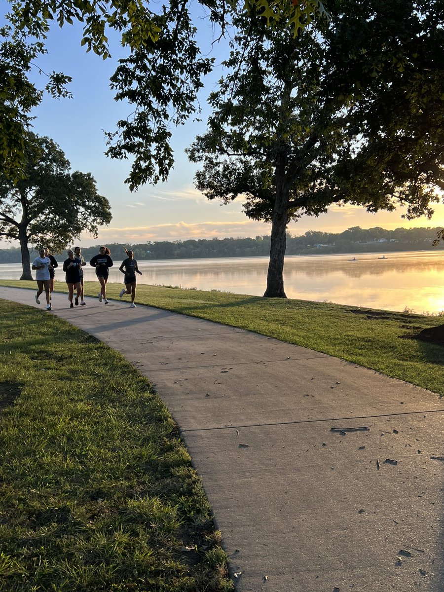 IchabodWBB's tweet photo. Friday AM conditioning ๐ช #views #work #CGGF https://t.co/ixdt85XRaU