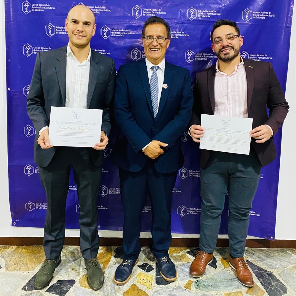 📢 La <a href="/camaracomerbog/">Cámara de Comercio de Bogotá</a> fue reconocida por la Unidad Regional Cundinamarca del Colegio Nacional de Químicos Farmacéuticos por su valiosa contribución al sector farmacéutico en la región y en todo el país. ¡Un logro muy importante! 👏💊