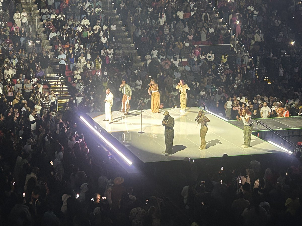 Tigo23's tweet photo. Double nights of the Kirk Franklin Reunion tour. Had to see it twice thanks to @VetTix.  This organization continues to support veterans by providing free tickets to all different types of events. Thanks again @VetTix https://t.co/M36LpkSBL0