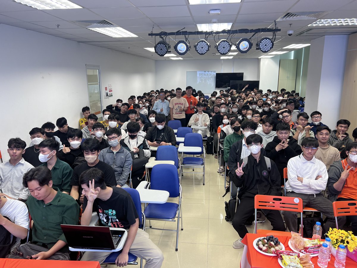 loc_than's tweet photo. 💥💥💥
152 students all ready join Internship Course 04 - FPT Polytechnic TpHCM.
🔥🔥🔥
@SuperteamVN 
@FPTPolytechnicHCM https://t.co/YHgXffQeYP