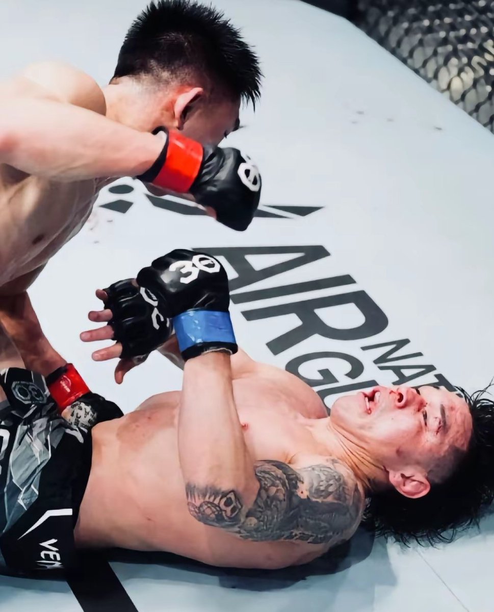 fnfn153751's tweet photo. @MerabDvalishvil @SugaSeanMMA We're tired of you and Suga fighting, it's obviously a fight without suspense. Song Yadong hasn't played in a long time, he's hungry, he beat up Ricky Simon badly, but iyou lose to Simon by TKO, SongYadong will still eat you.. https://t.co/wn4BB7qeMk