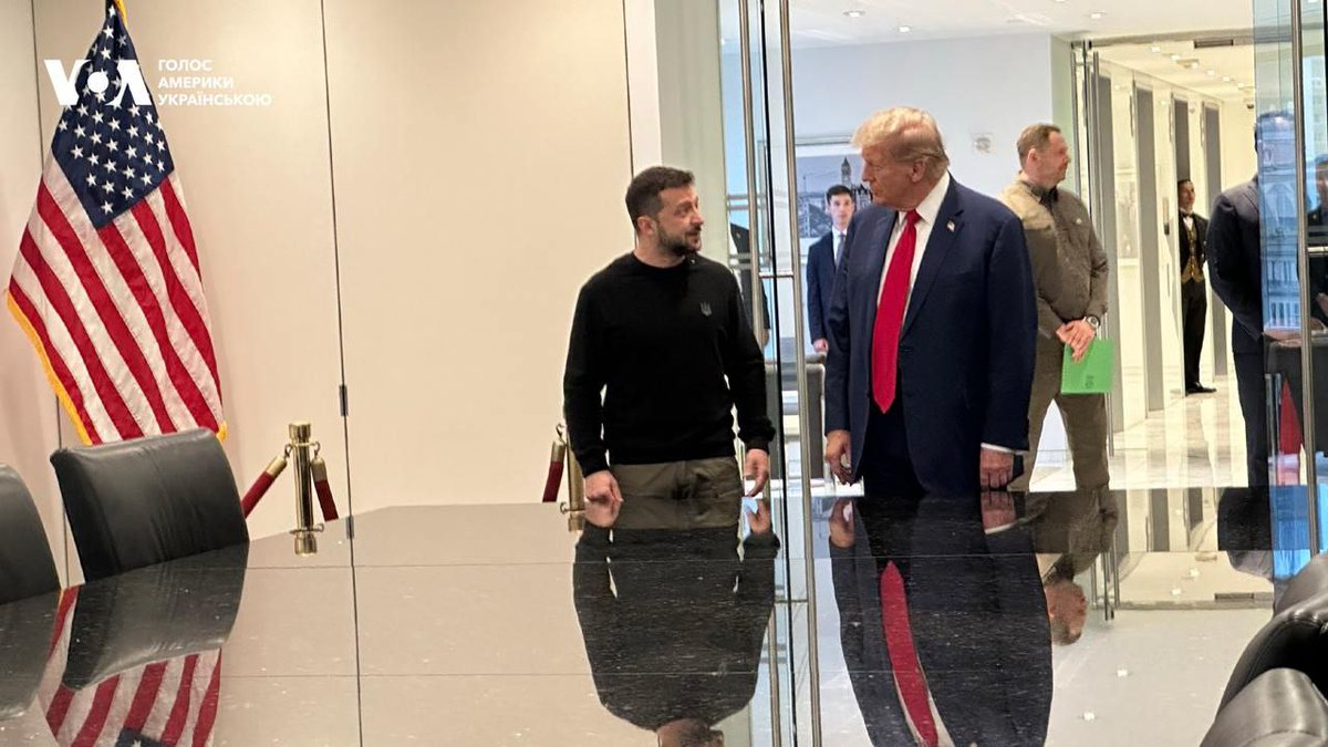 wartranslated's tweet photo. Volodymyr Zelensky met with Donald Trump in New York. 
Trump said he hopes to find a “good” solution for both sides of the war in Ukraine if he wins the election before his inauguration. https://t.co/LCdrRkS0qY