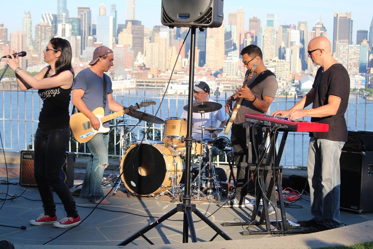 AnnieMinogue's tweet image. Rocking out with the #NYCskyline as our backdrop at Hamilton Park Summer Concert Series. Unforgettable vibes with that amazing view! 🙌

Looking forward to playing for you tomorrow night at #PrintHouseNY, come on out!