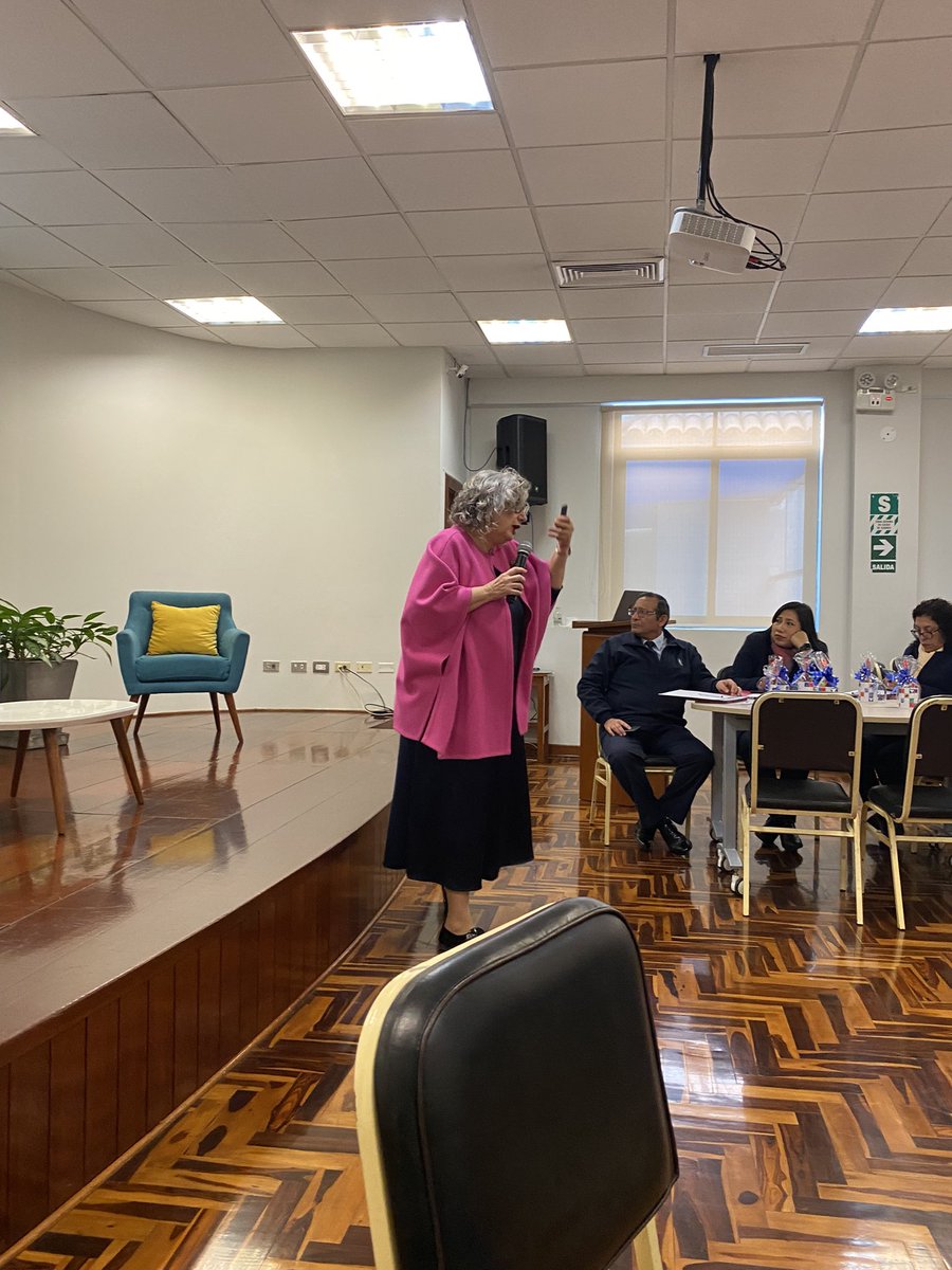 noeliabanasco's tweet photo. Nueva jornada de #AltaDireccion en esta ocasión comenzamos con @carmenpellicer_ viendo la importancia de evaluar para aprender, que los alumnos crezcan como aprendices y la necesidad de la metacognición.
#TransformandoEscuelas #ModeloRubik
@Red_EQAp https://t.co/zjuPK6QTDU
