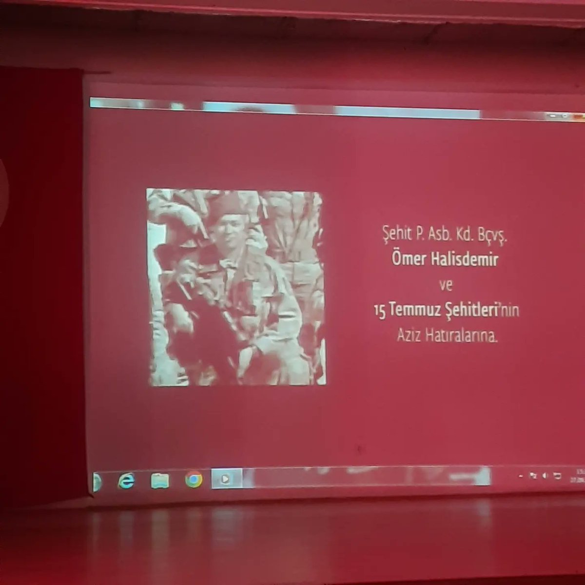 Okulumuzda, 15 Temmuz Milli Birlik ve Dayanışma Günü programı düzenlendi. Saygı duruşu ve İstiklal Marşı'nın okunmasıyla başlayan program, günün anlam ve önemini belirten konuşmayla devam etti. Öğrencilerimiz tarafından şehitlerimiz için şiirler ve Kur'an-ı Kerim okundu.