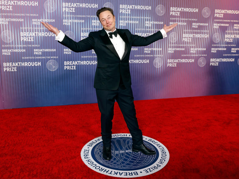 YourAnonNews's tweet photo. Elon Musk talks a lot about free speech. But account suspensions on X have skyrocketed. Article: https://t.co/x8jfRpP984 https://t.co/Hcv4TzEPhi