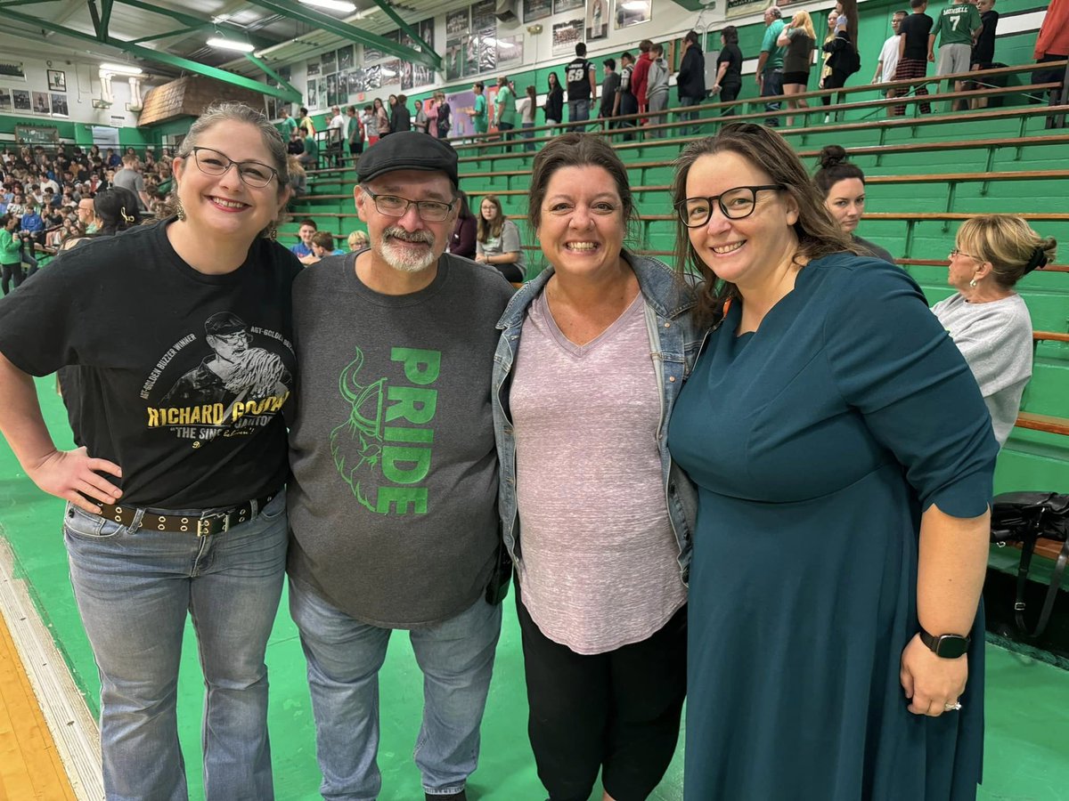 AmyRLore's tweet image. We won&apos;t stop believing! Mr. Richard ROCKS!!! #AGT #VCSC