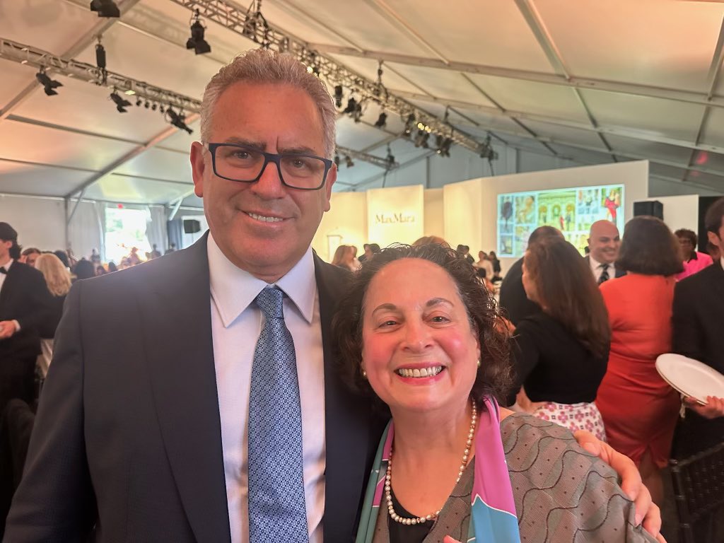 DrNimaroff's tweet photo. It is a privilege working with you all in our mission to improve  healthcare for women in our community. #KatzWomensHealth#northwellhealth#KatzInstituteforWomensHealth https://t.co/iNQmgAN0FA