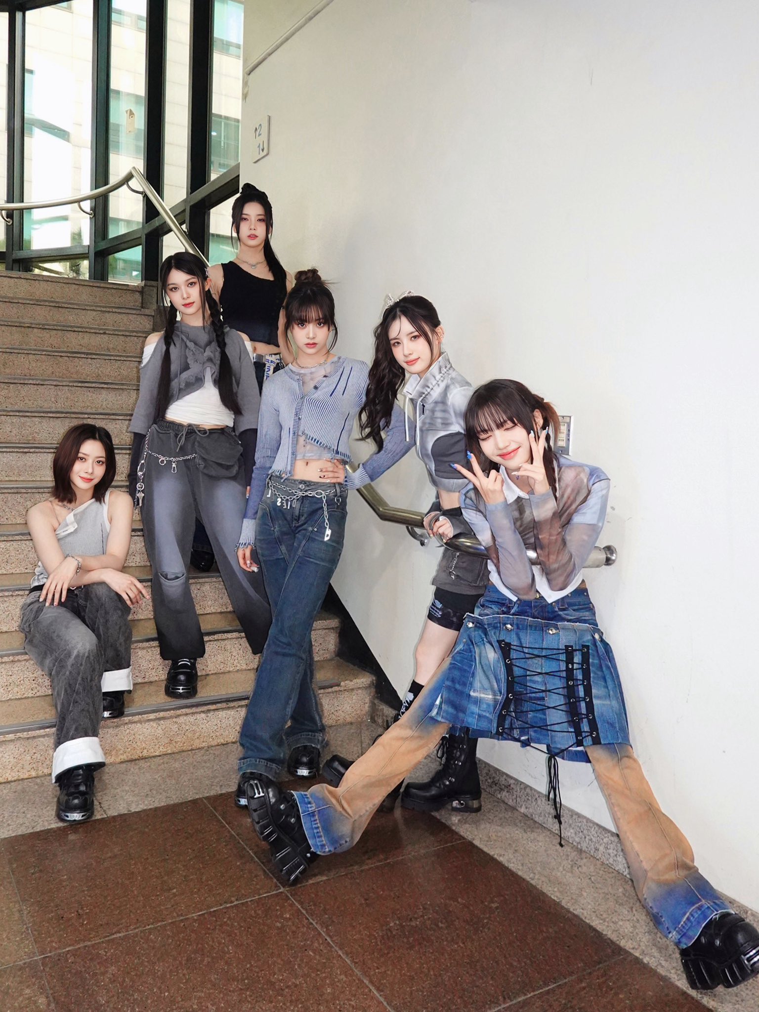 GYfWuUrakAAoA-k?format=jpg&name=large