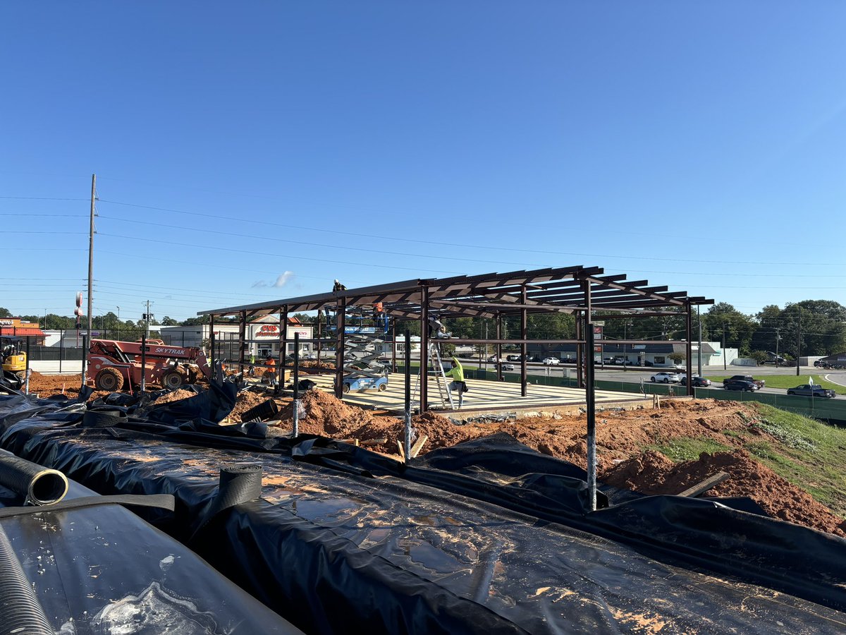 MCCEaglesSB's tweet photo. Hitting building going up and turf company making big progress!! 😎🦅 Great day to be an eagle! https://t.co/oD7bKy64oj