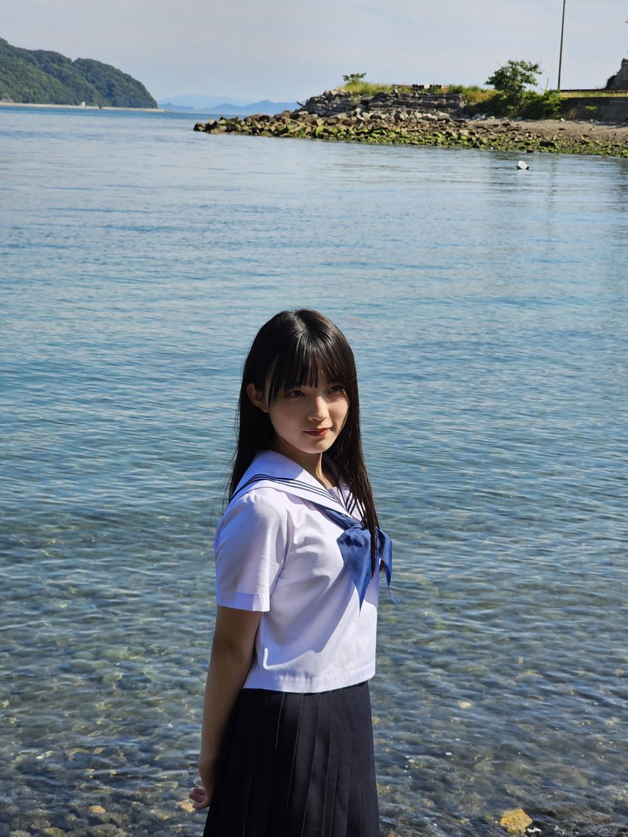 今日は、 岡村梨央1st写真集「15歳。」 発売日です📔☁️ 15歳という