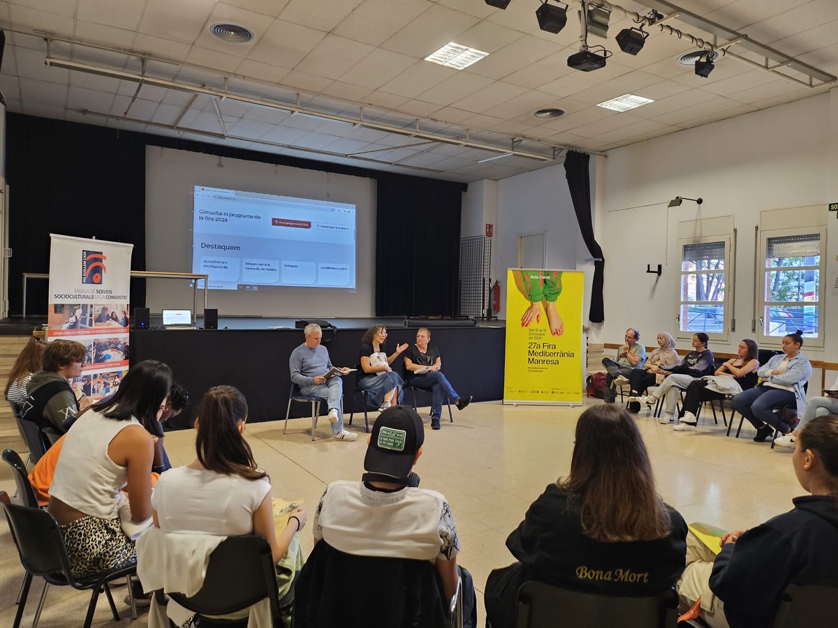 FMediterrania's tweet photo. Signatura del conveni entre «Fundació Mediterrània, Fira d’espectacles d’Arrel tradicional» i el CFGS d’«Animació Sociocultural i Turística» de l’@insguillemcata  que permet que els alumnes facin pràctiques amb nosaltres, donant suport a regidors d'espais i de servei educatiu. https://t.co/33ylftPbNX