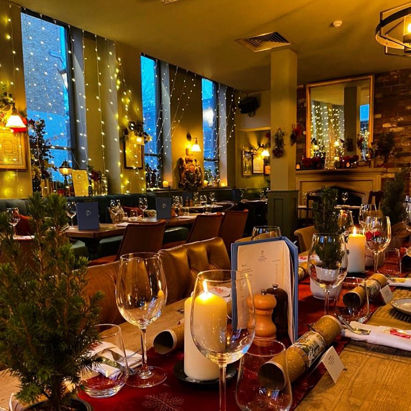 Tis’ nearly the season… to feast!🧑‍🎄
Whether you’re looking to host your Christmas work do, a sit down 3-course feast, or an intimate Christmas Day dinner with your nearest and dearest. We promise fantastic service, phenomenal food, and plenty of cheer!