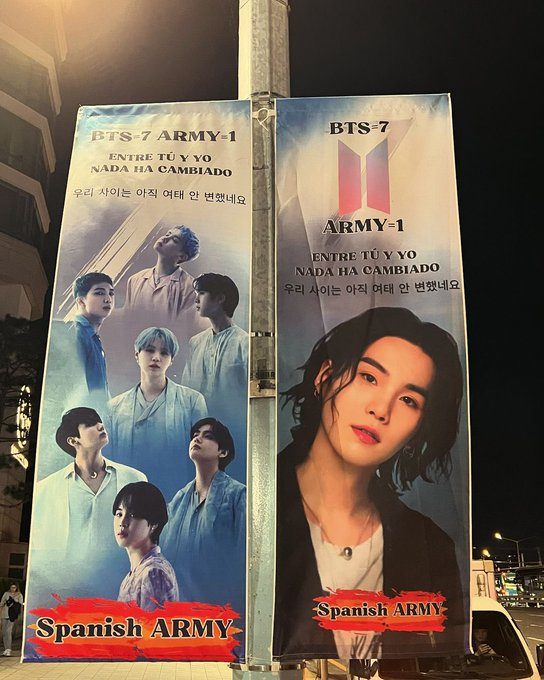 BTS_inSpain2's tweet photo. 💜Proyecto BTS IS 7

E Army se hizo realidad todos nuestros sueños, primeras fotos y videos que nos llegan de nuestros Banner 🥰

Espero que os guste tanto como a nosotras, porque se ven preciosos

Seguiremos subiendo mas fotos y videos de ellos. 

#EARMYenSEOUL #YoongiNeverWalksAlone #ARMYStandsWithSuga #ARMYShieldsBTS #BTSisSeven