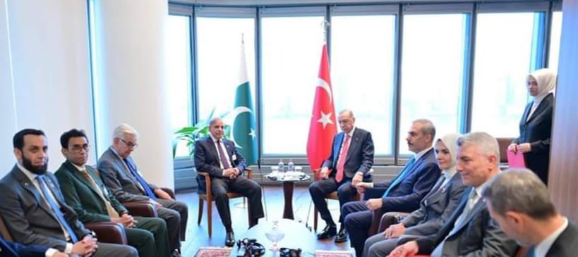 🇵🇰🇹🇷
 وفاقی وزیر اور چیئرمین ایم کیو ایم ڈاکٹر خالد مقبول صدیقی کی وزیراعظم محمد شہباز شریف کے ہمراہ ترک صدر جناب رجب طیب ایردوان سے نیویارک میں اقوام متحدہ جنرل اسمبلی کے 79ویں اجلاس کے موقع پر ملاقات #MQMPakistan <a href="/MQMPKOfficial/">MQM Pakistan</a>