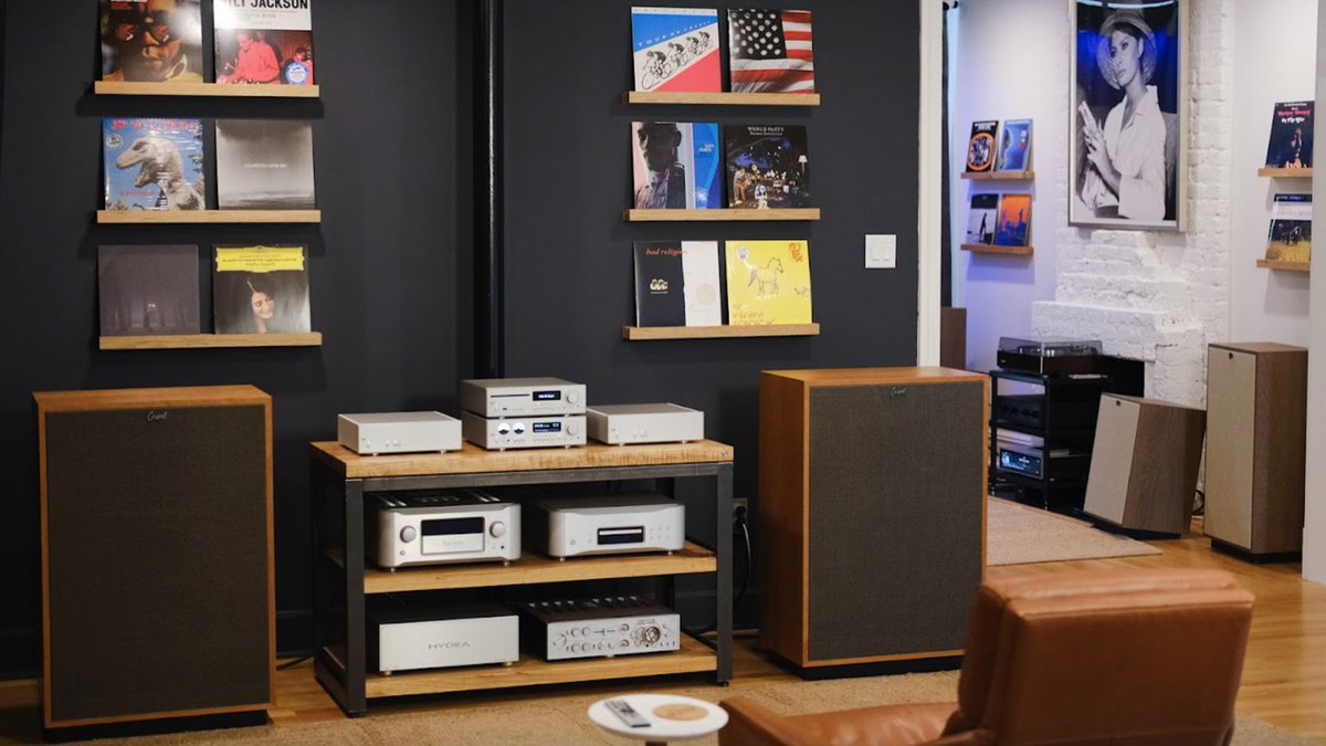 KlipschAudio's tweet photo. #FanFavoriteFriday | @carytownsound is a Certified Klipsch Heritage Dealer in Richmond, Virginia. Visit their dynamite showroom to experience the sound of the Klipschorn, Cornwall, Heresy &amp; more!💥Comment below with their next chalkboard tagline! https://t.co/wxla0yPUCz