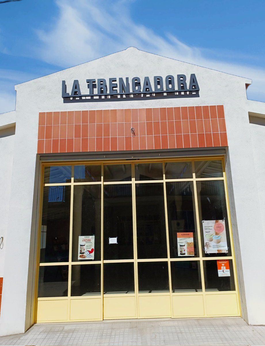 LTR_Rourell's tweet photo. 🌰 Voleu saber més sobre nosaltres? Som La Trencadora, dedicats al conreu d’avellaners i la comercialització de fruita seca des de 1920!📅

T'agradaria conèixer més sobre La Trencadora i la nostra història? Estarem encantats d’explicar-vos el nostre projecte!🤗

#LaTrencadora https://t.co/fpy7SD76xm