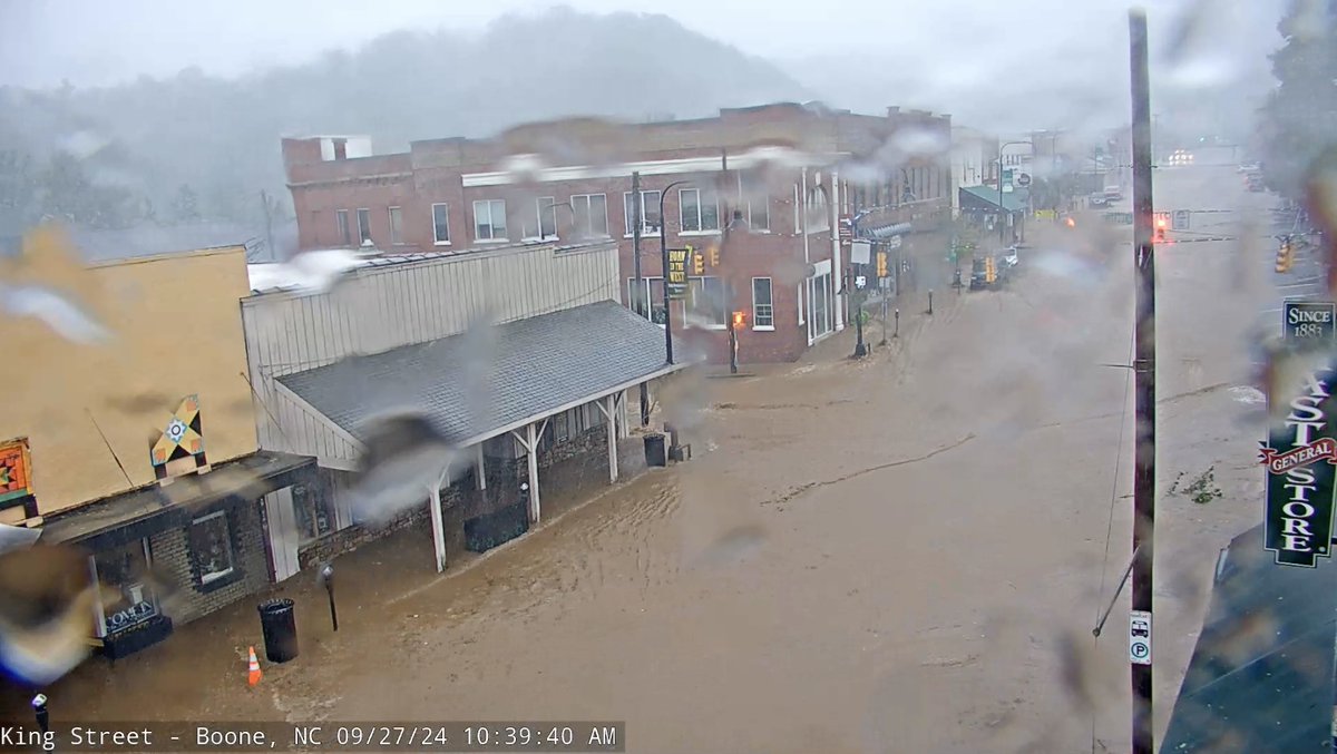 King Street in Boone. My God. Stay home, stay safe respond to what emergency folks are telling you. #ncwx #AppState #GoApp
