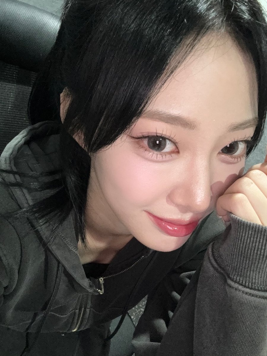 zoaging's tweet image. 혜원이 버블 셀카 왔다!!!! 넘 예뽀🖤🖤