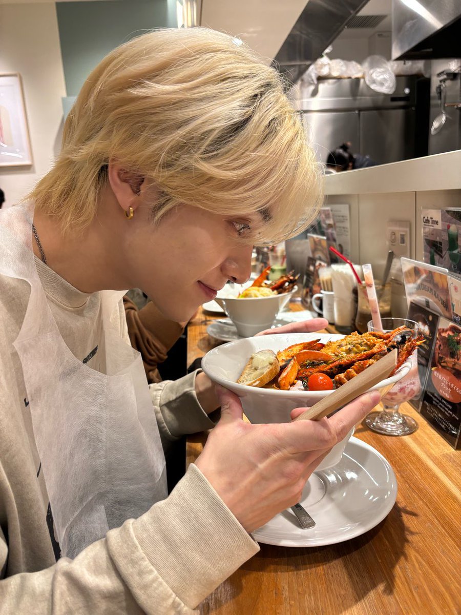 hendery pics tweet media