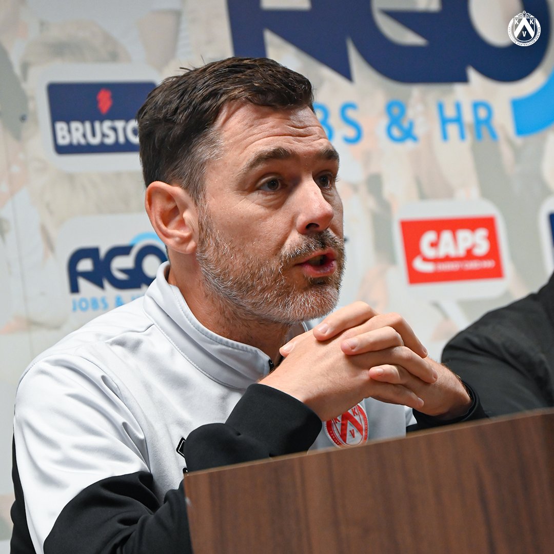 𝗣𝗘𝗥𝗦𝗕𝗔𝗕𝗕𝗘𝗟          

🗣️ Onze coach sprak deze middag met de media op zijn wekelijkse persbabbel.

📝 Lees de volledige persconferentie via de link ⬇️
kvk.be/nieuws/punten-…

#USGKVK 🔴⚪️