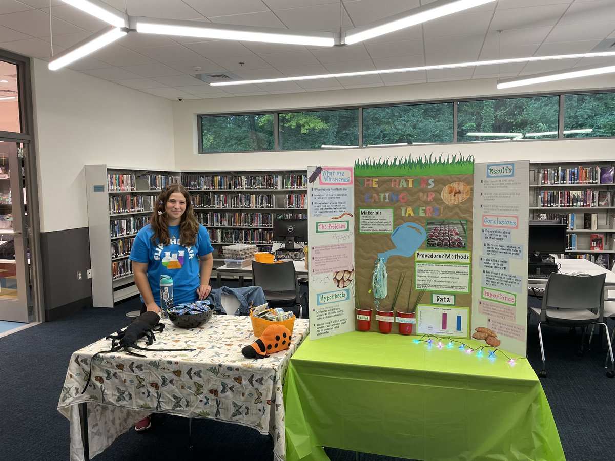 Congrats to our VT Entomology students, Lindsay Johnson, Elizabeth Sicking, and Hannah Swarm (1st Place) who won awards at the Flip the Fair Event in Roanoke.  communicatingscience.isce.vt.edu/css-events/upc…