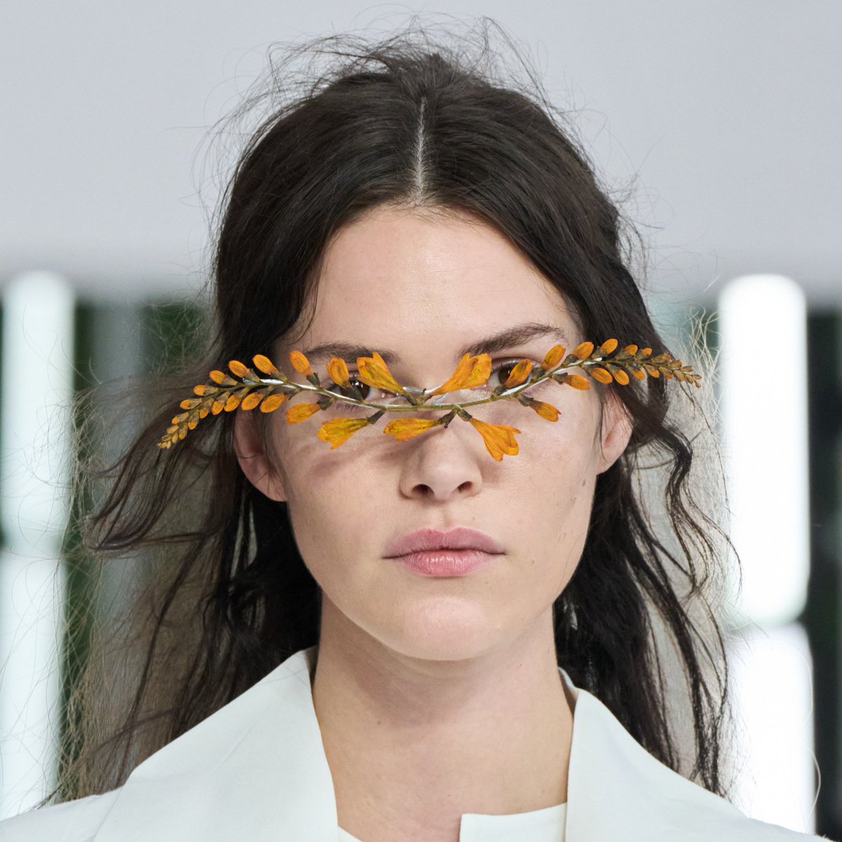 LaModeUnknown's tweet photo. ✨Issey Miyake✨ just gave a whole new meaning to ‘seeing the world through rose-colored glasses,’ but make it dried flowers. 

It feels like nature’s OWN prêt-à-porter moment—delicate, organic, and impossibly cool. https://t.co/07gmzPc2Vl