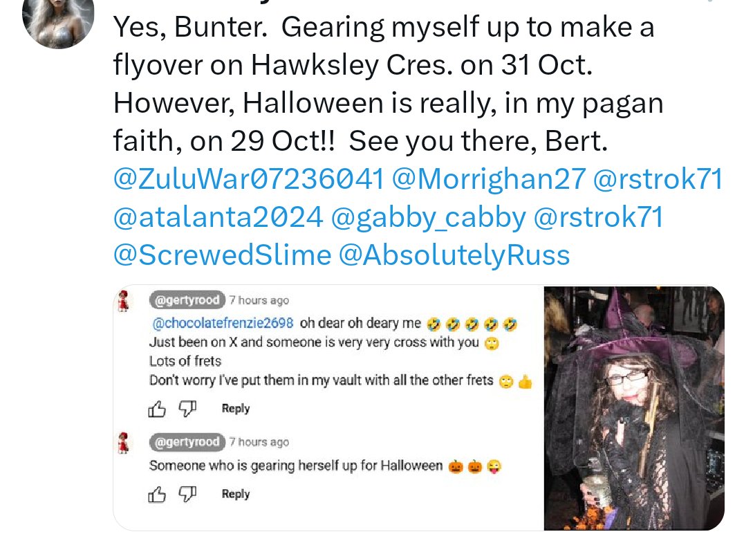 absolutelypez's tweet photo. All these posts tagging so many people and they all ignore her - but she's definitely not desperate for their approval or attention 🤣 and doesn't she know Russ is a 🐍 and Flabby doesn't wanna know? https://t.co/8cgH5bQqgW