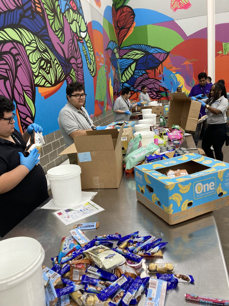 All hands on deck with our <a href="/HISDSPED/">HISD-OSES</a>/. <a href="/theheartprogram/">The H.E.A.R.T. Program</a> students this morning in repack room sorting dry groceries. <a href="/ragga48/">Winston C</a>