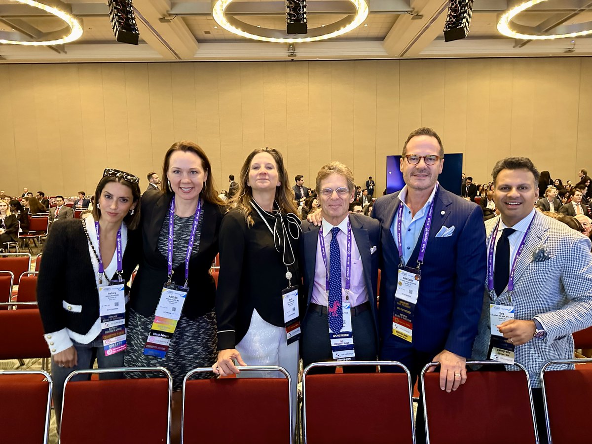 DrAlanMatarasso's tweet image. At PSTM meeting opening ceremonies in San Diego, with friends and Board members. #plasticsurgeonmatarasso #pstm2024